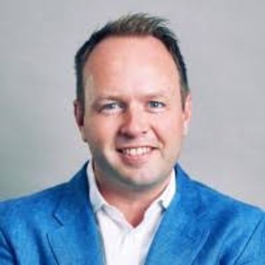 Simon Holt